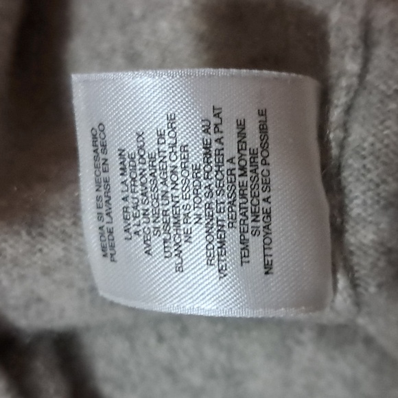 Jomes New York Women 100% Cashmere Soft, Luxurious Sweater in Grey Soft Sequin - Picture 7 of 8